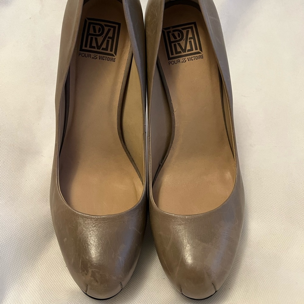 Pour La Victoire Platform Pump Heels